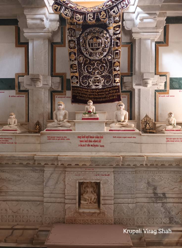 Sacred murti of Kunthunath Bhagwan